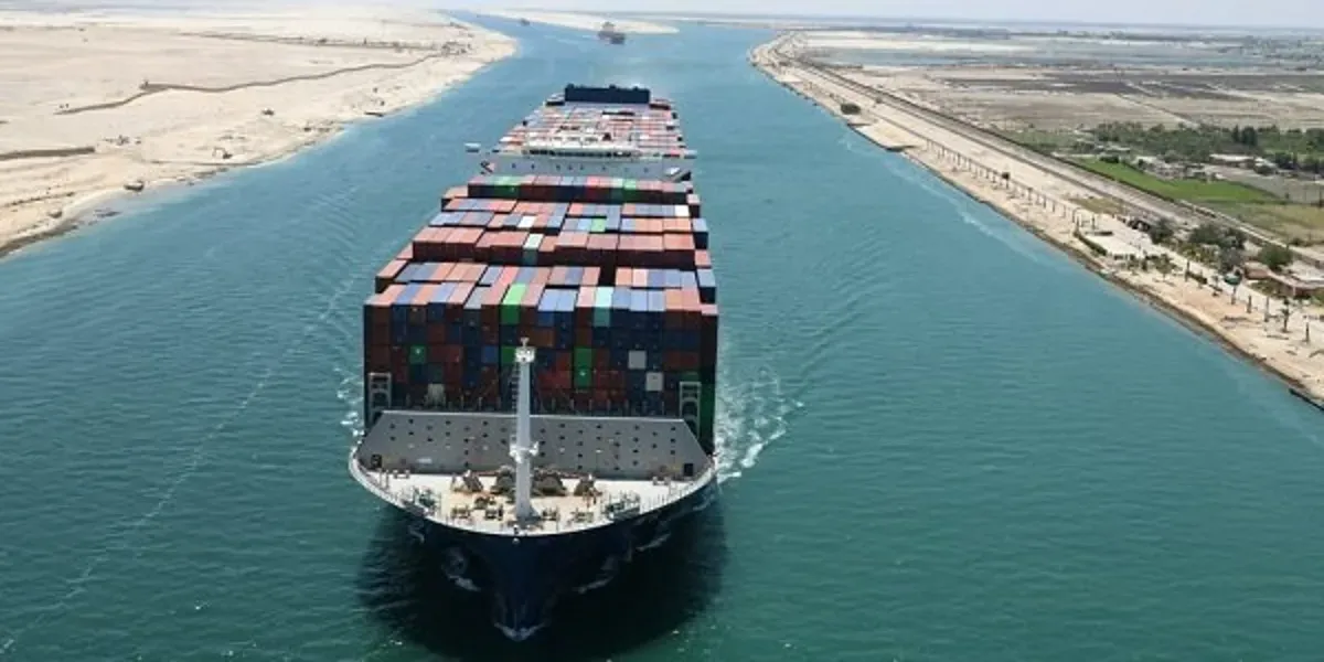 استئناف العبور عبر قناة السويس: عودة ميرسك وMSC وCOSCO إلى البحر الأحمر — ماذا يعني ذلك للشحن من الصين إلى دول الخليج؟ (سبتمبر 2026)