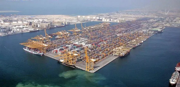جبل علي 2026: لماذا يتصدر موانئ الشرق الأوسط كمحور ترانزيت خليجي؟